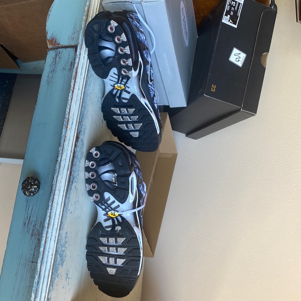 Nike Air.  TN. Size 11.5.    Best offers welcome ❇️❇️❇️